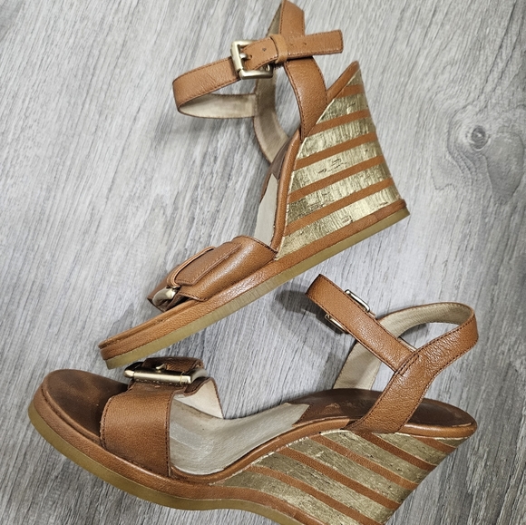 Michael Kors Leather Wedges - Picture 5 of 7